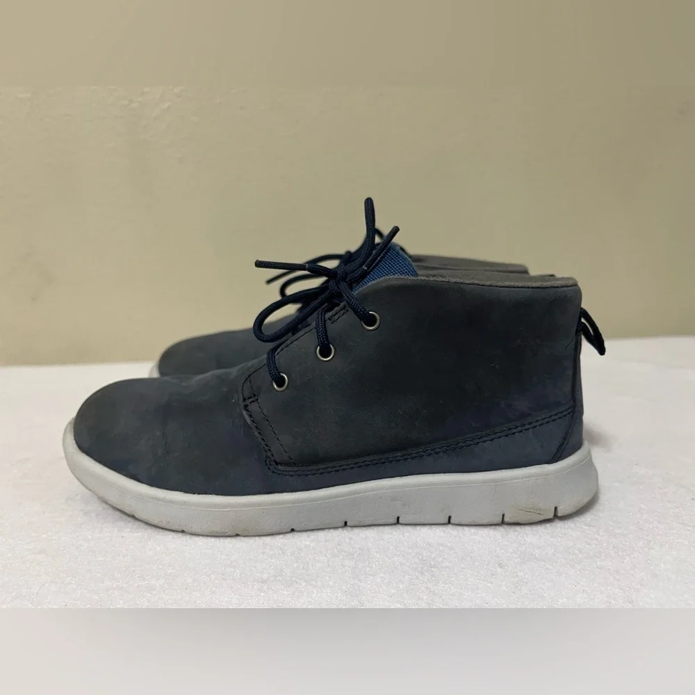 UGG Canoe Waterproof Chukka Boots 1105181K Leather Navy Blue Kids sz 2